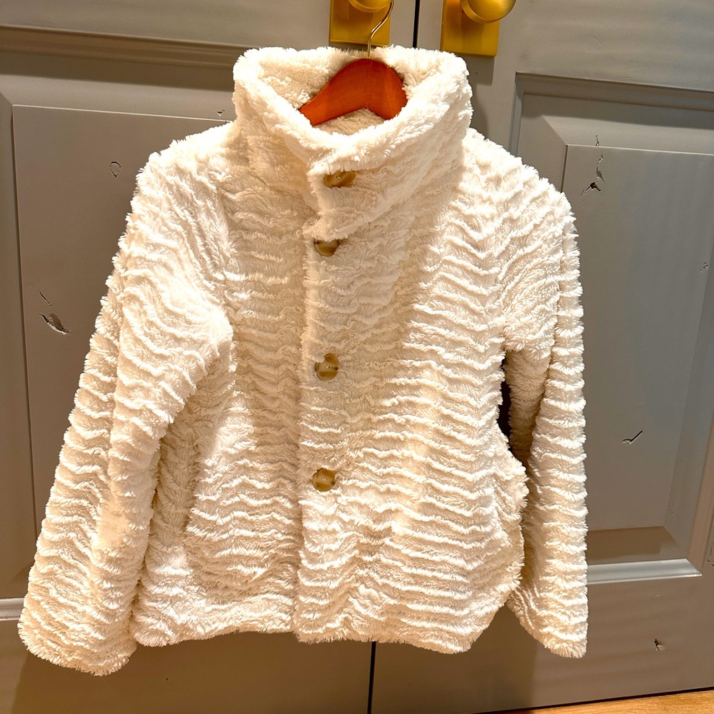 Like new girls’ faux fur, fuzzy Patagonia jacket. Love it!